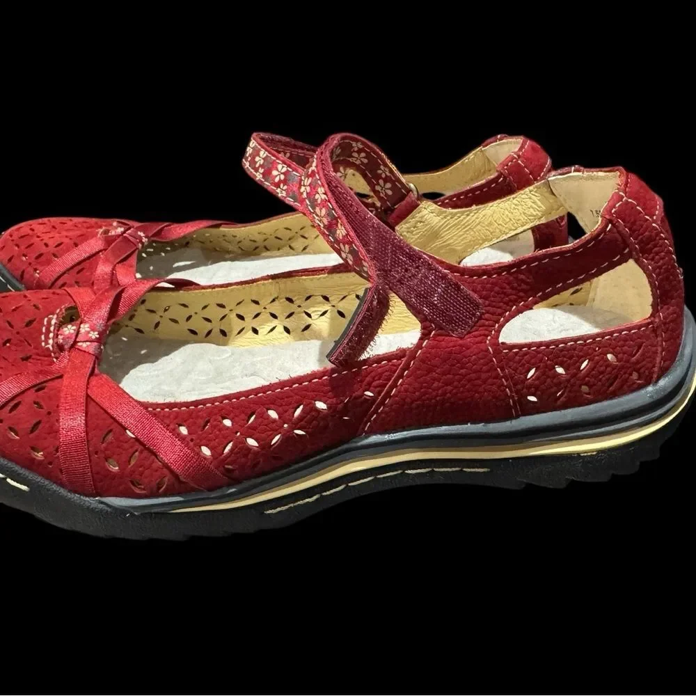 Jambu Burgundy cherry blossom Mary Jane Flats, size 7 1/2.
